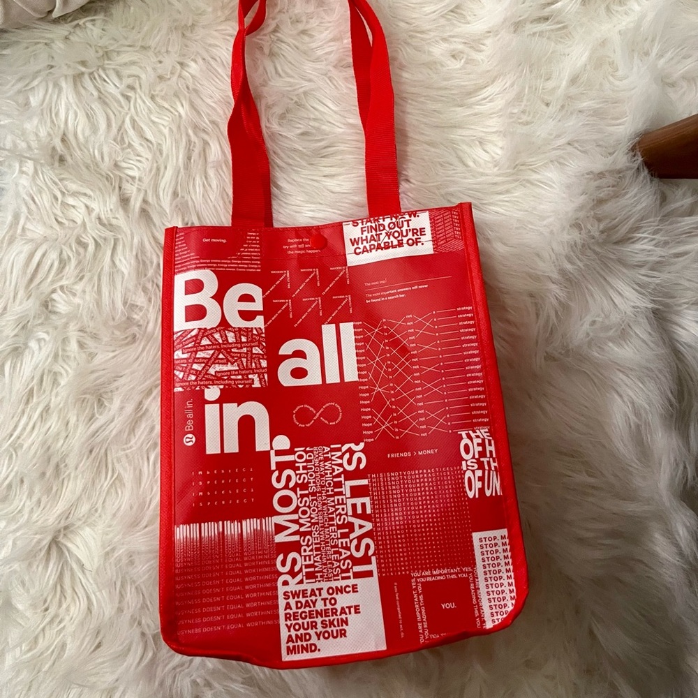 Lululemon shopping bag